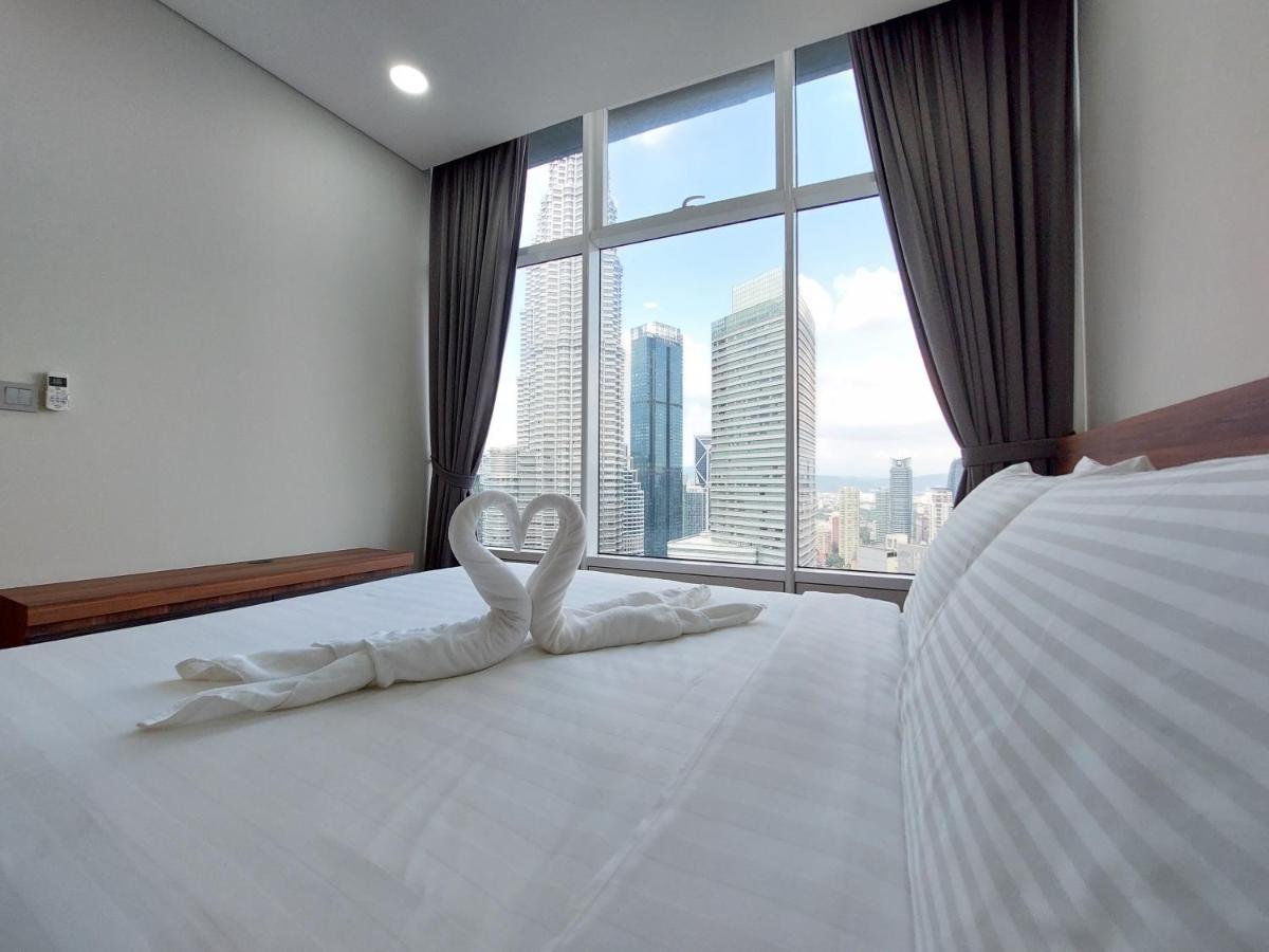 Sky Suites With Klcc Twin Tower View By Irent365 Kuala Lumpur Bagian luar foto