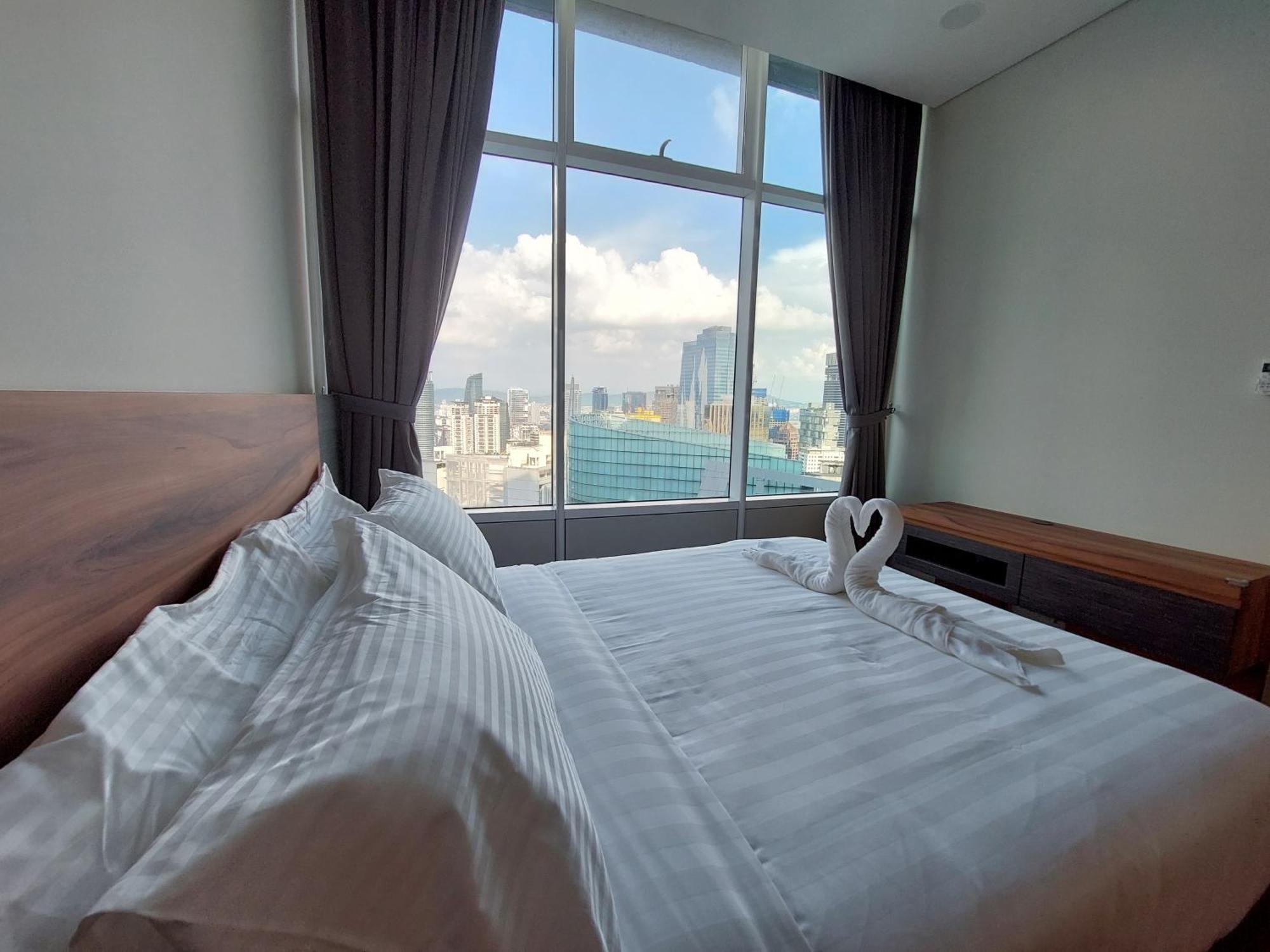 Sky Suites With Klcc Twin Tower View By Irent365 Kuala Lumpur Ruang foto